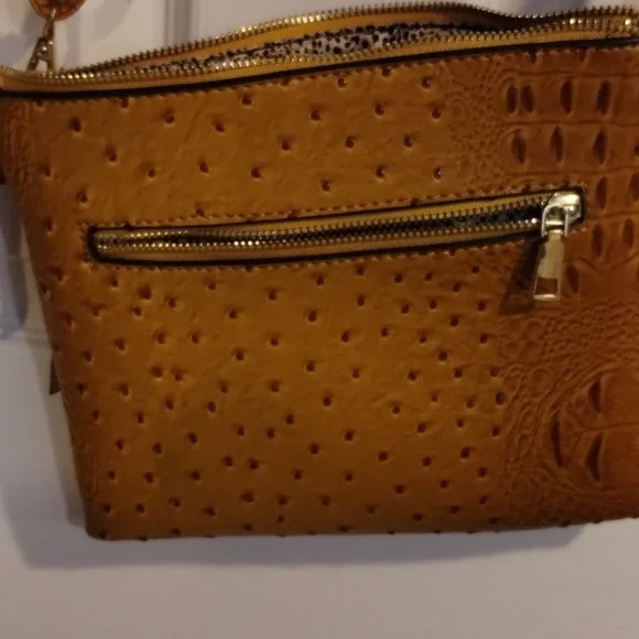 Purses - Picture 2 of 8